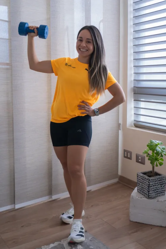 Belén, coach de Belfit, entrenando en casa